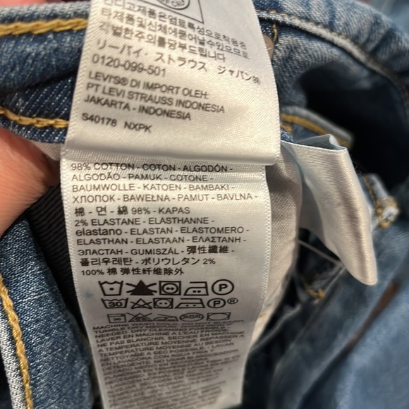 Levi’s High Waisted Taper Dad Jeans - Picture 6 of 6